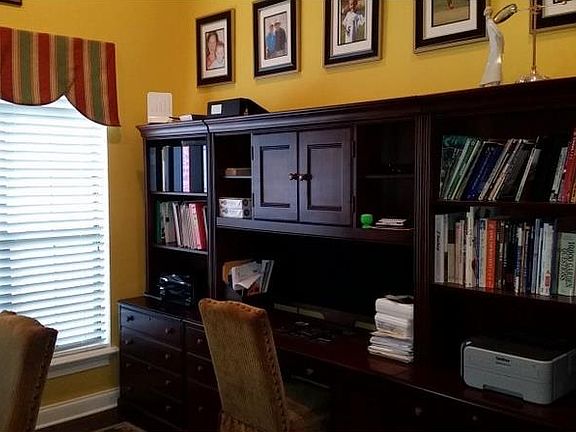 4th image of 17411 Cobblestone Ln
