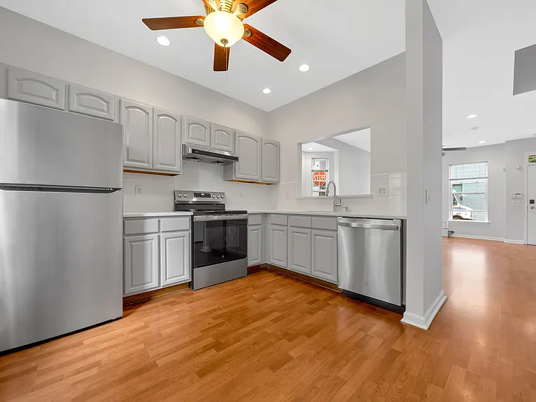 1318 Bainbridge St — Photo 6