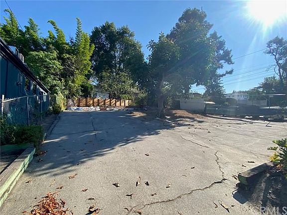 2nd image of 2772 Rowena Ave