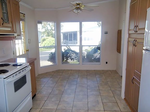 4th image of 881 Sun Bird Ln