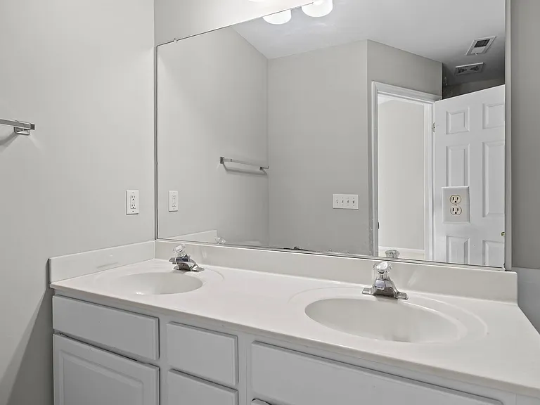 4718 Longhill Ln — Photo 29