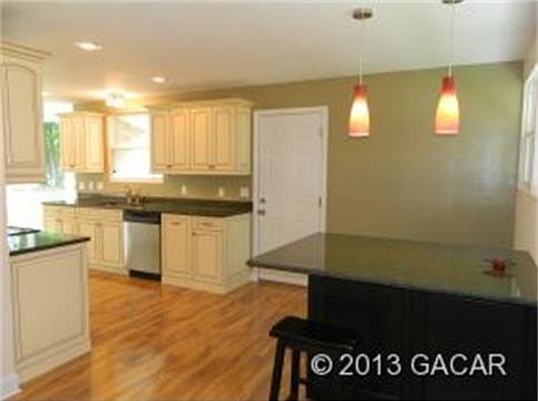 4th image of 715 NE 7th Ave