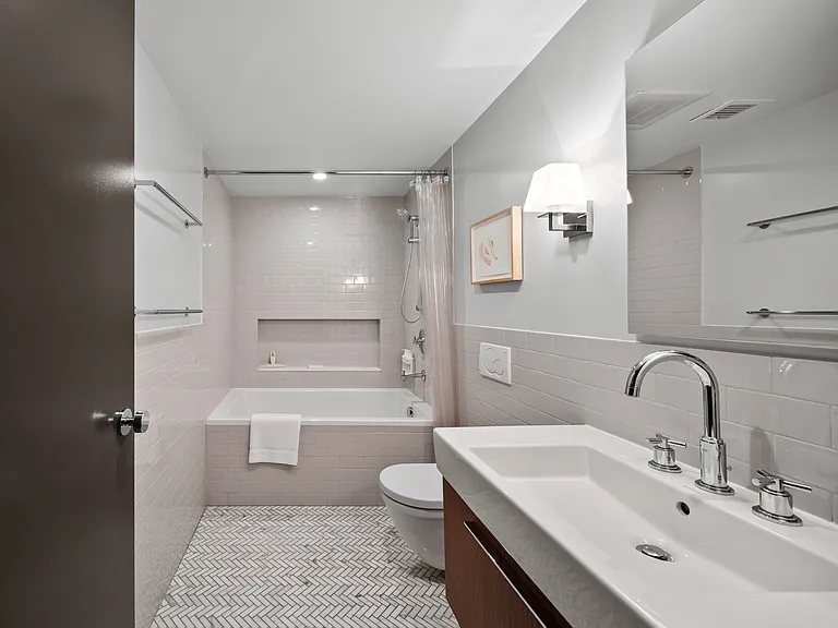 160 Ainslie St #1 — Photo 14