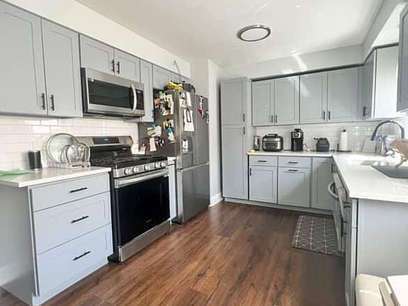 4th image of 7441 W Isham Ave