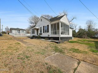 415 S 5th St, McComb, MS 39648