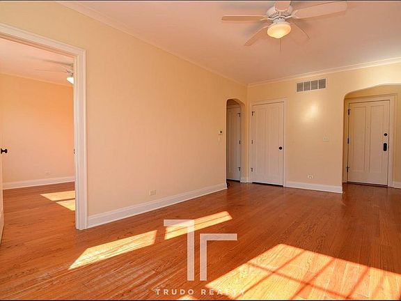 5th image of 3516 N Lakewood Ave APT 1