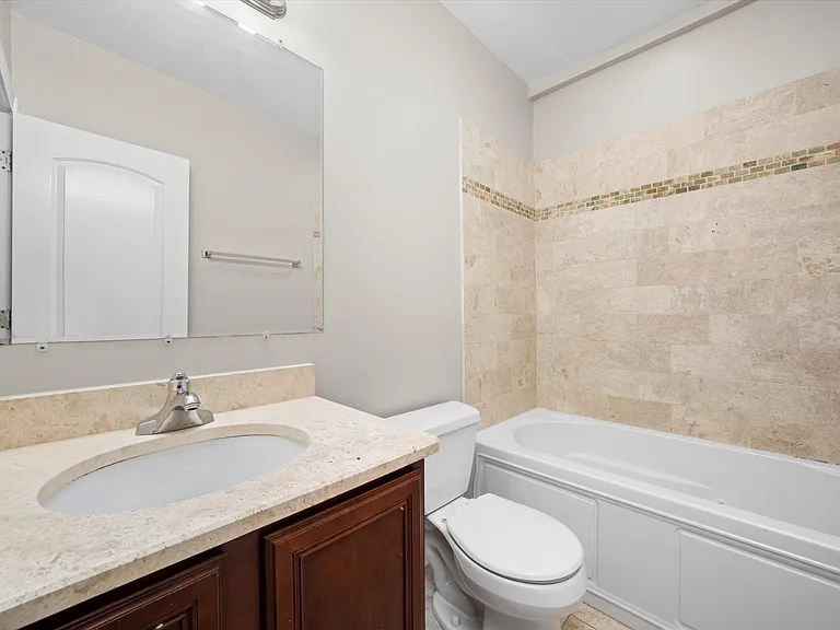 6300 N Rockwell St #B2 — Photo 21