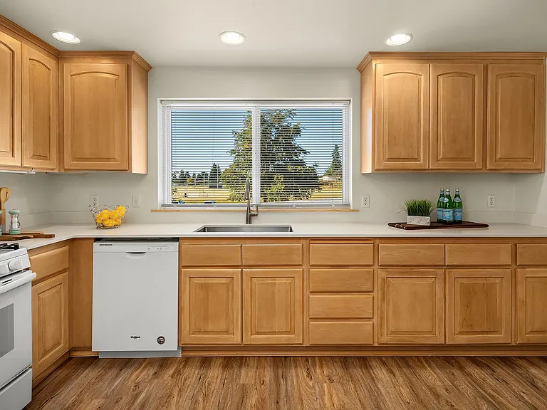 Undermount kitchen sink.