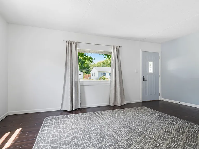 14 Ryan Dr — Photo 5