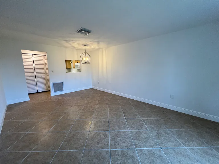 710 Bayou Ave #2 — Photo 4