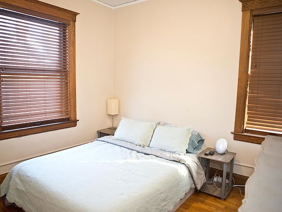 3rd image of 1621 W Hancock St APT 1W