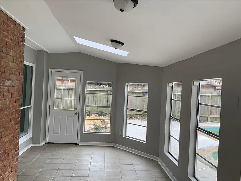 614 Ellingham Dr — Photo 9