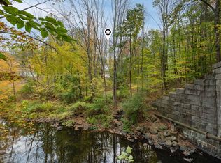 99 Pleasant St, Springvale, ME 04083