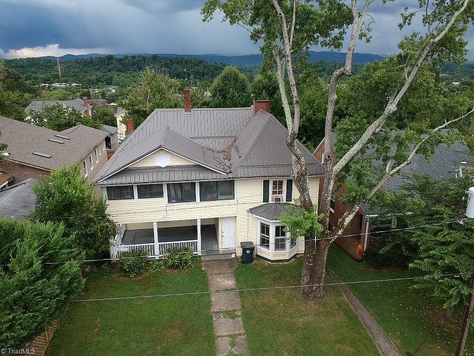 1st image of 407 East St