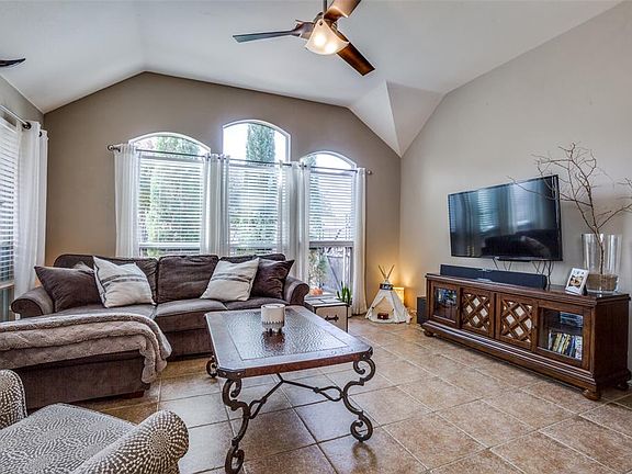 5th image of 1285 Highland Dr