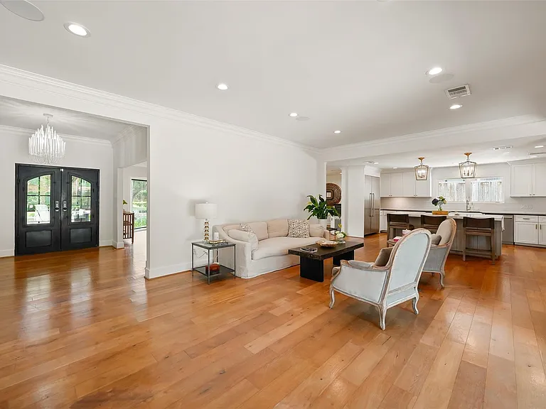 9411 Endicott Ln — Photo 14