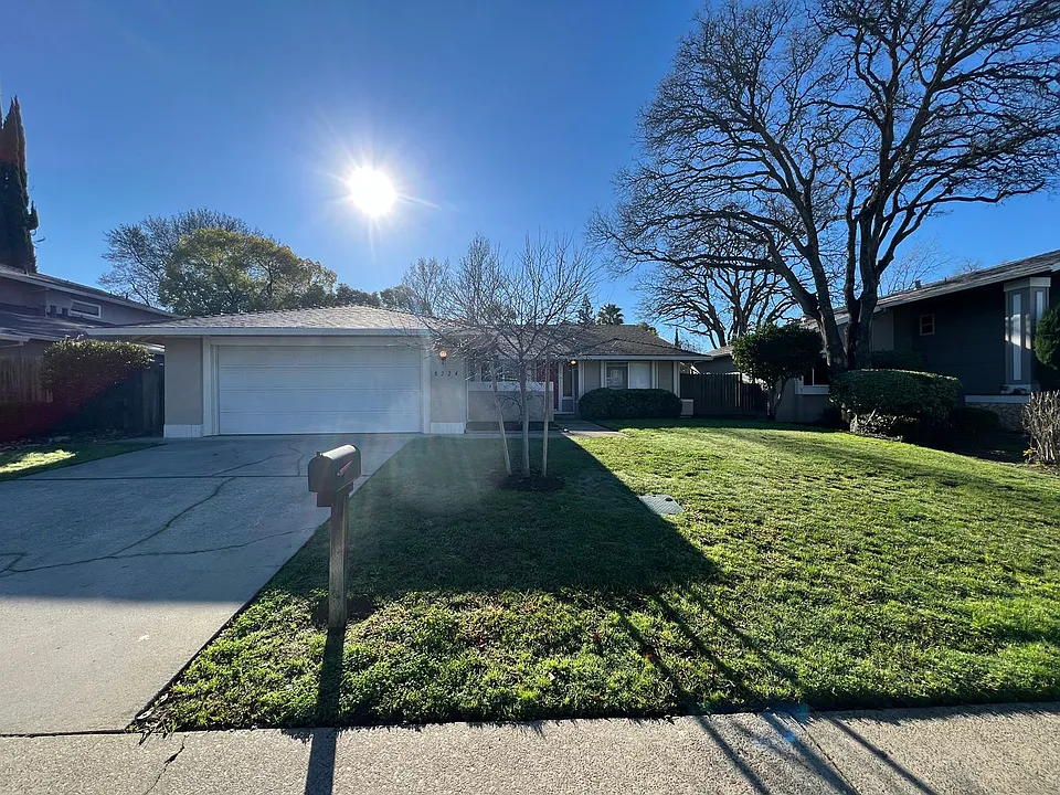 8224 Canyon Oak Dr
