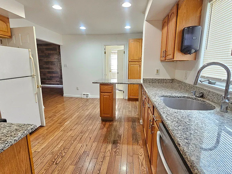 328 Rees Dr — Photo 12