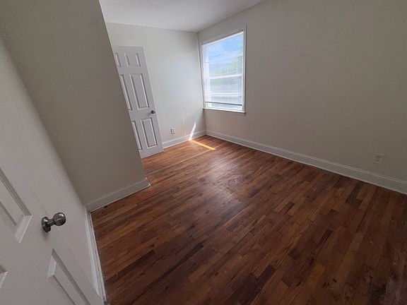 5th image of 2304 W 58th St