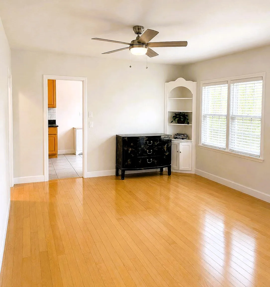3 bed, 1229 sqft, $3,675 — Photo 3
