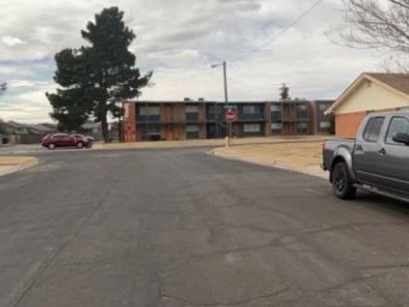 Exterior Neighborhood (street photo)