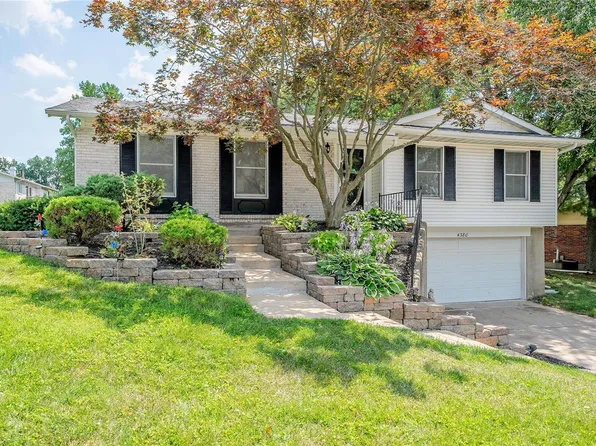 4380 Tanglebrook Dr, Florissant, MO 63033