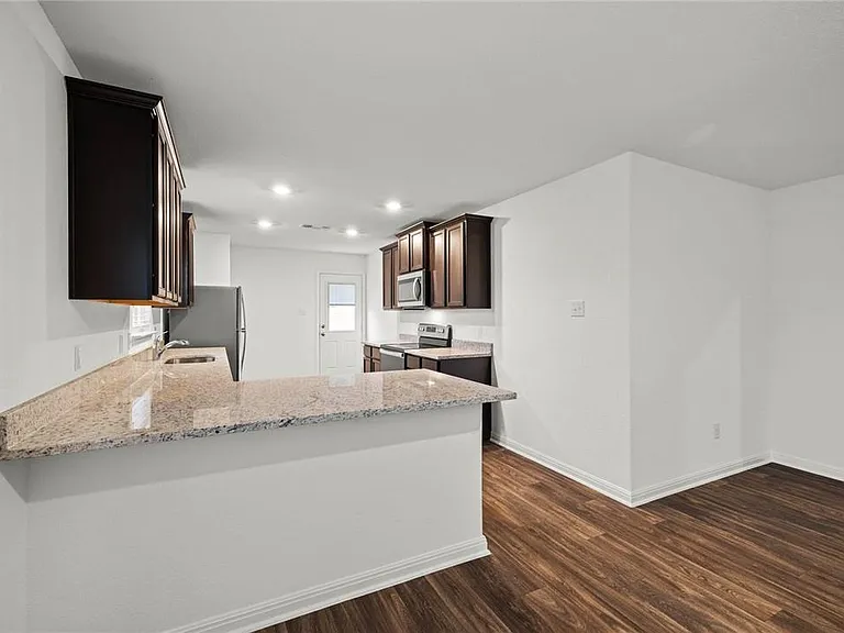 101 Fairfax Ln — Photo 14