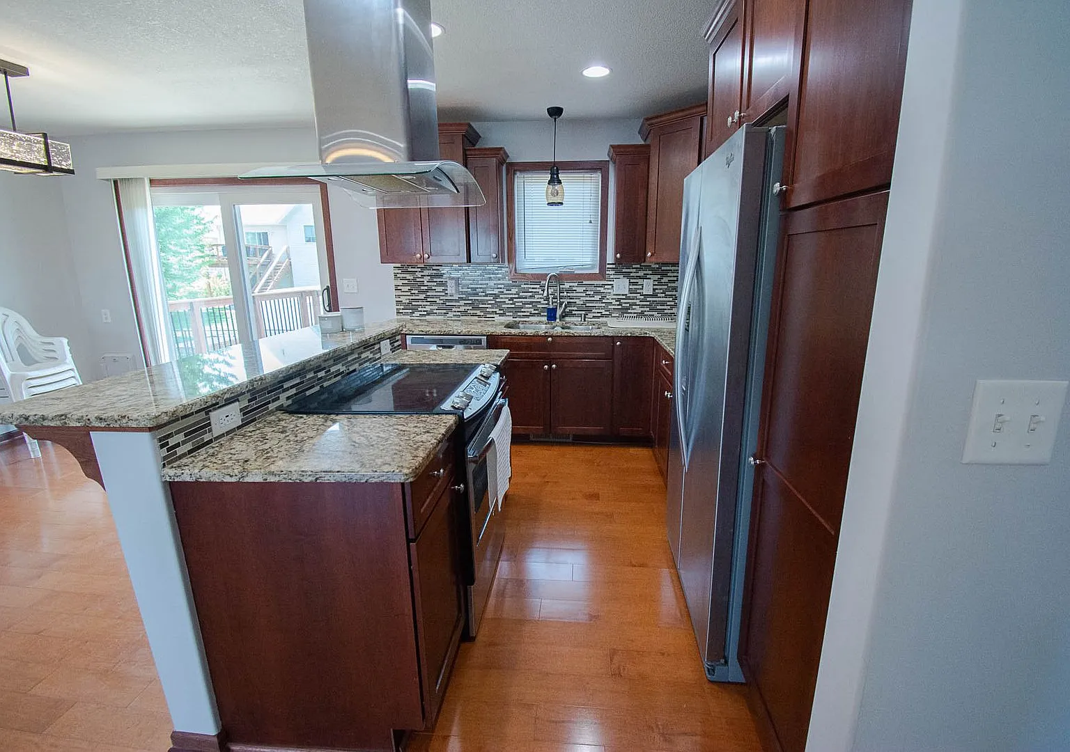 Spacious 5-Bedroom Home with 3-Car Garage — Photo 3
