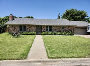 1712 Apache Dr, Dalhart, TX 79022