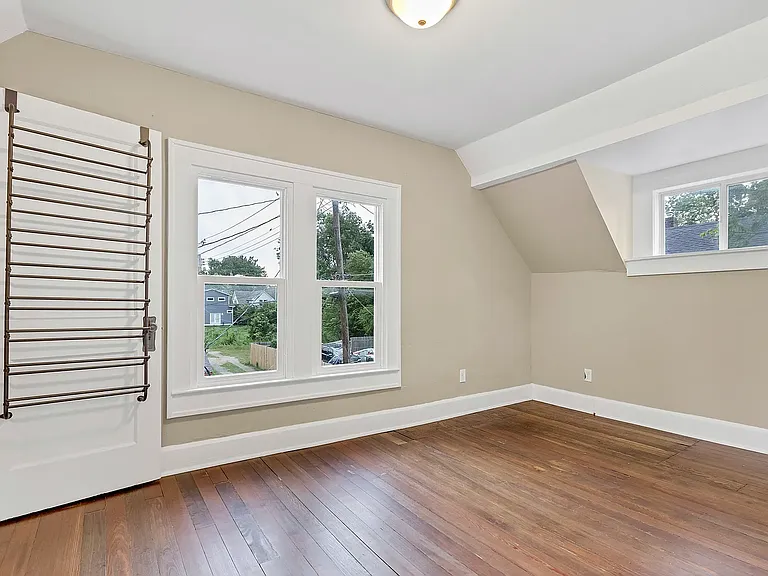 330 Bernard Ave — Photo 23