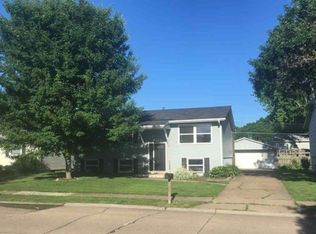 6436 Volquardsen Ave, Davenport, IA 52806