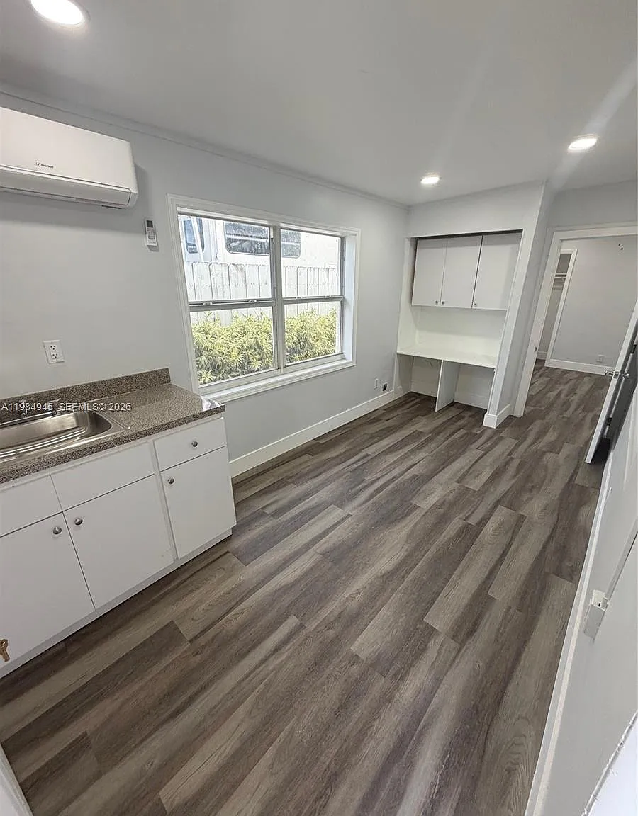 Collier Estates 1st Add — Photo 1