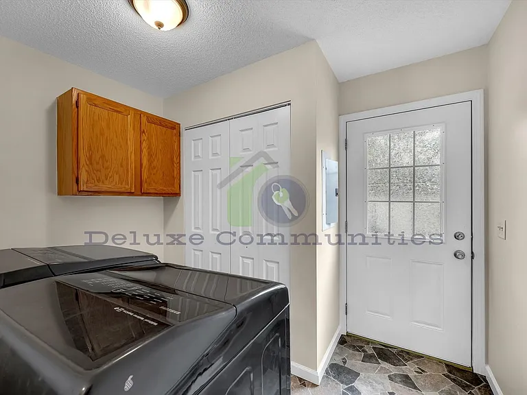 404 Russell St — Photo 22