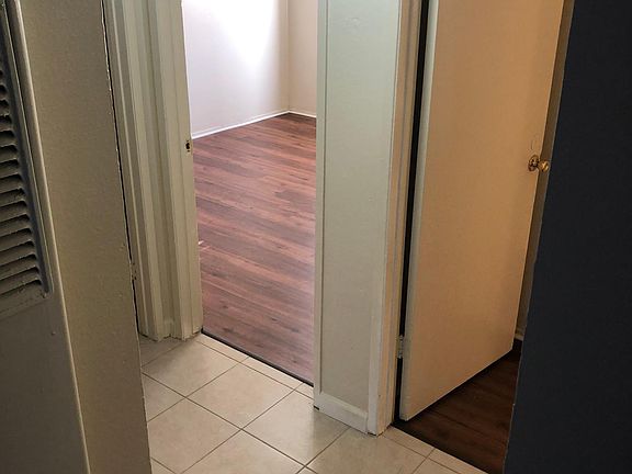 2nd image of 2530 S Rosewood Ave #B