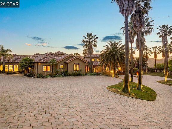 5th image of 1615 Lawrence Rd