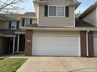 8126 Northern Lights Dr, Lincoln, NE 68505
