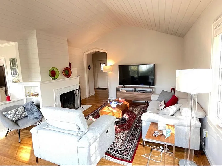 833 Coventry Rd — Photo 3
