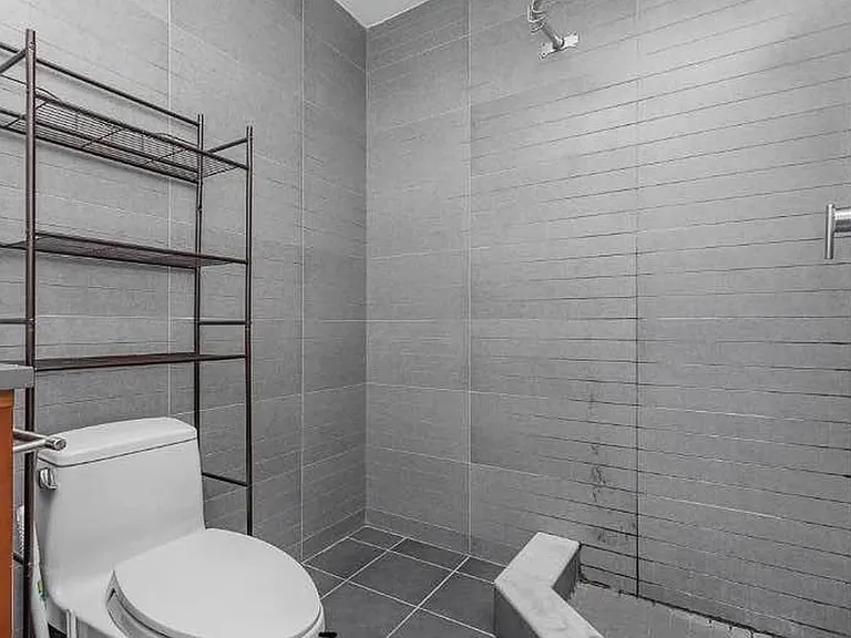 16 Meserole St #1B — Photo 8