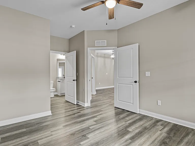 Carriage Place Apartments — Photo 13