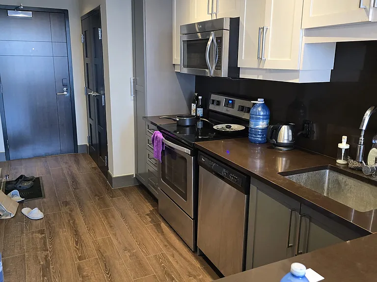 330 Phillip St — Photo 2