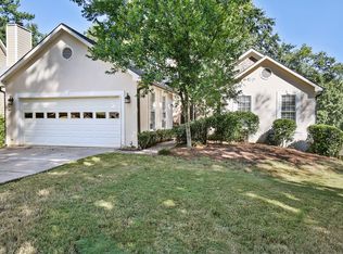 1060 Wellers Ct, Roswell, GA 30076