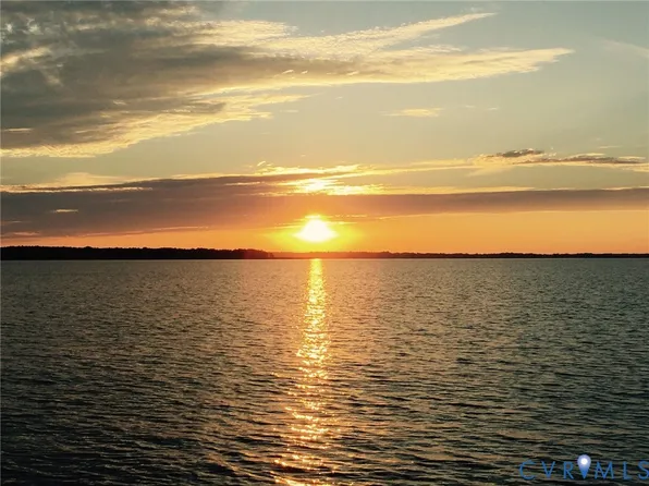 280 Rappahannock Beach Dr, Tappahannock, VA 22560