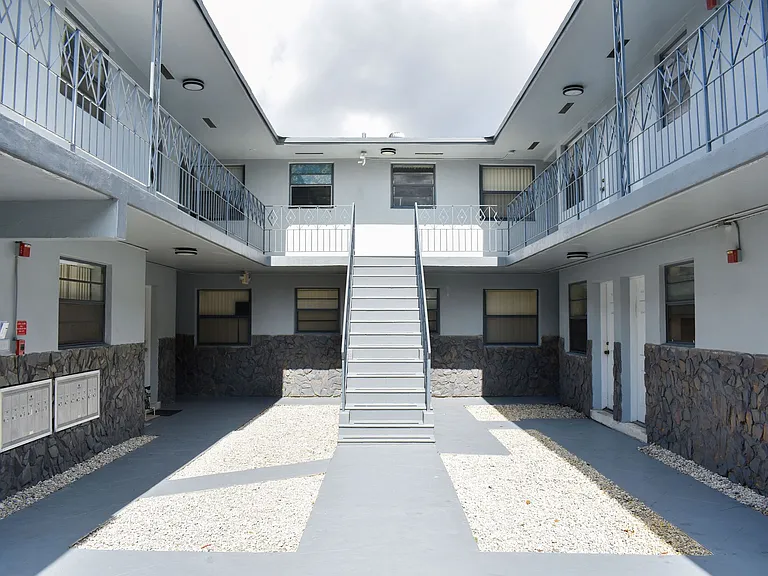 Danielle Apartments — Photo 14