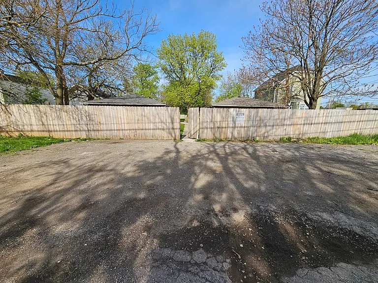 2398 Velma Ave — Photo 15