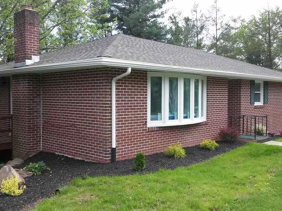 2nd image of 170 Ridgefield Dr