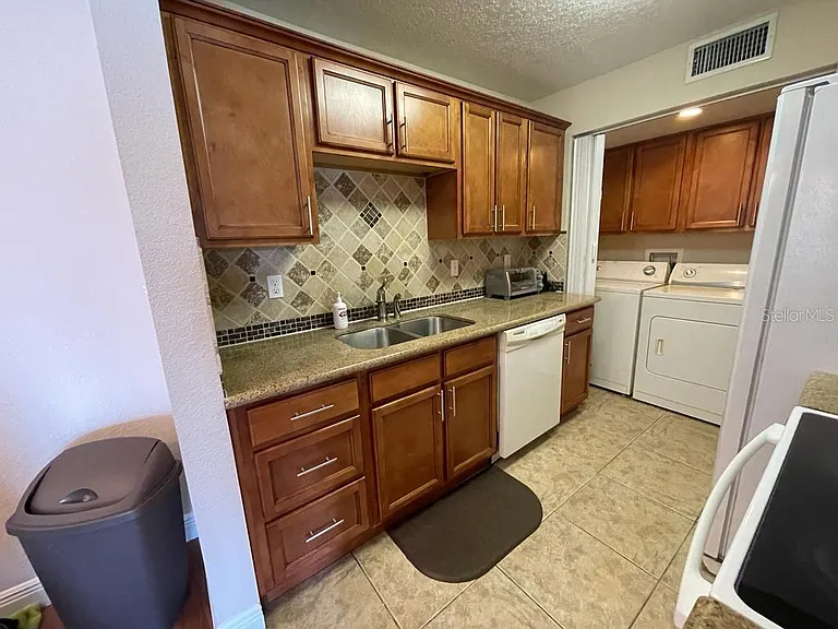 524 Orange Dr #11 — Photo 16