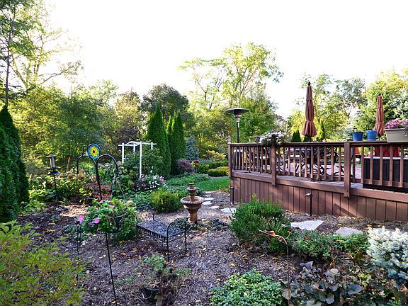 3rd image of 2501 Majestic Oaks Ln