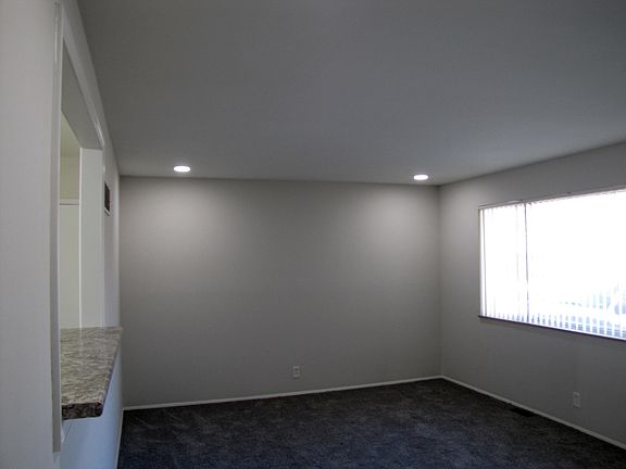 4th image of 460 Humes Ln