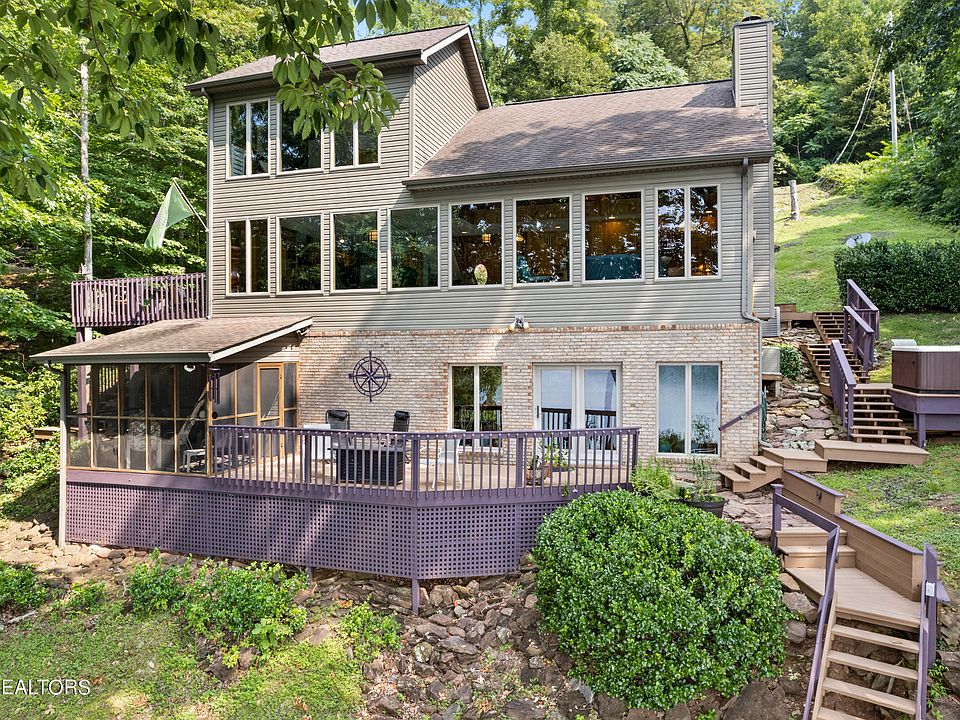 1st image of 945 Lakeview Dr