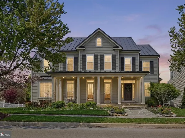 218 Braddock St, Charles Town, WV 25414